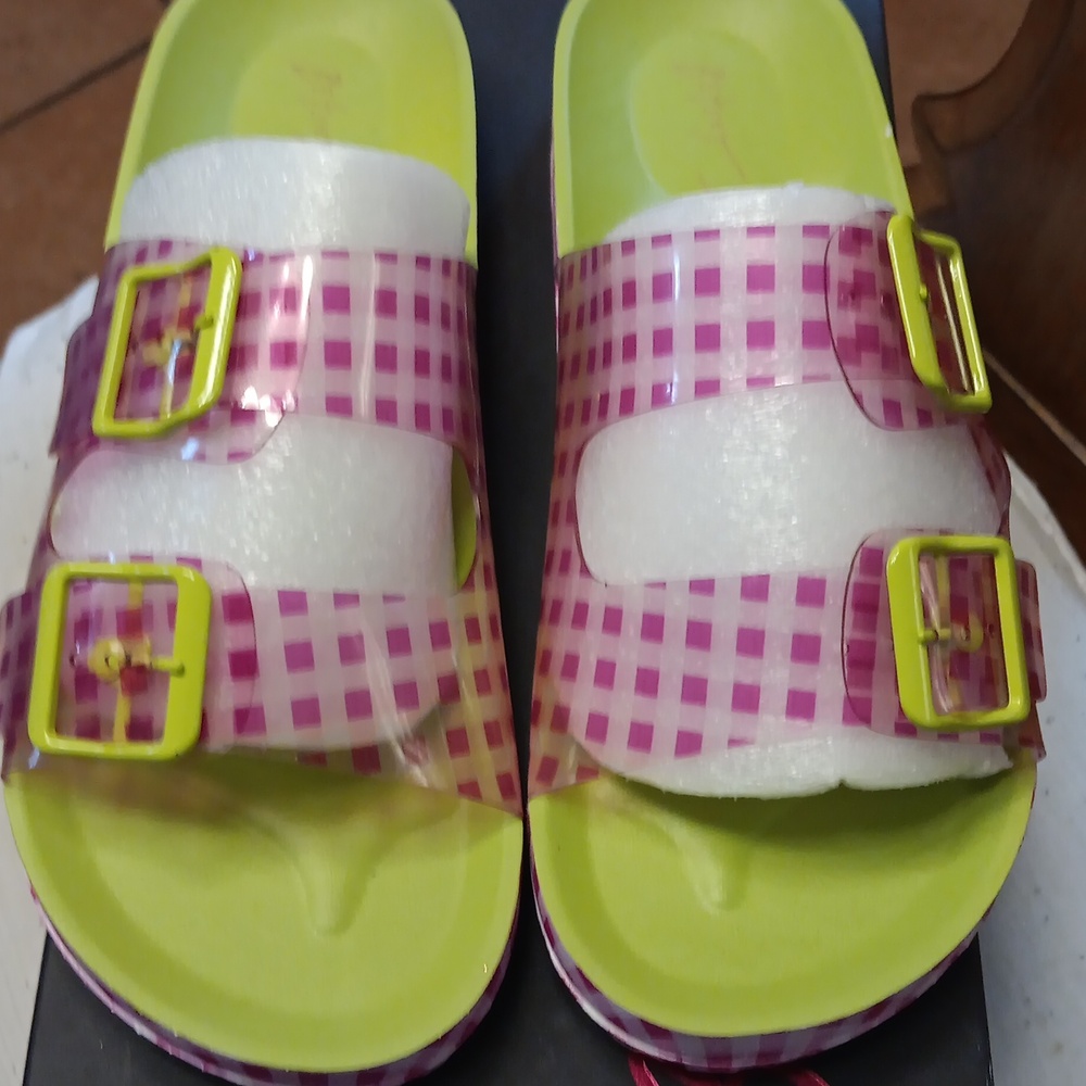 Betsey Johnson pink plaid jelly sandals size 8M
